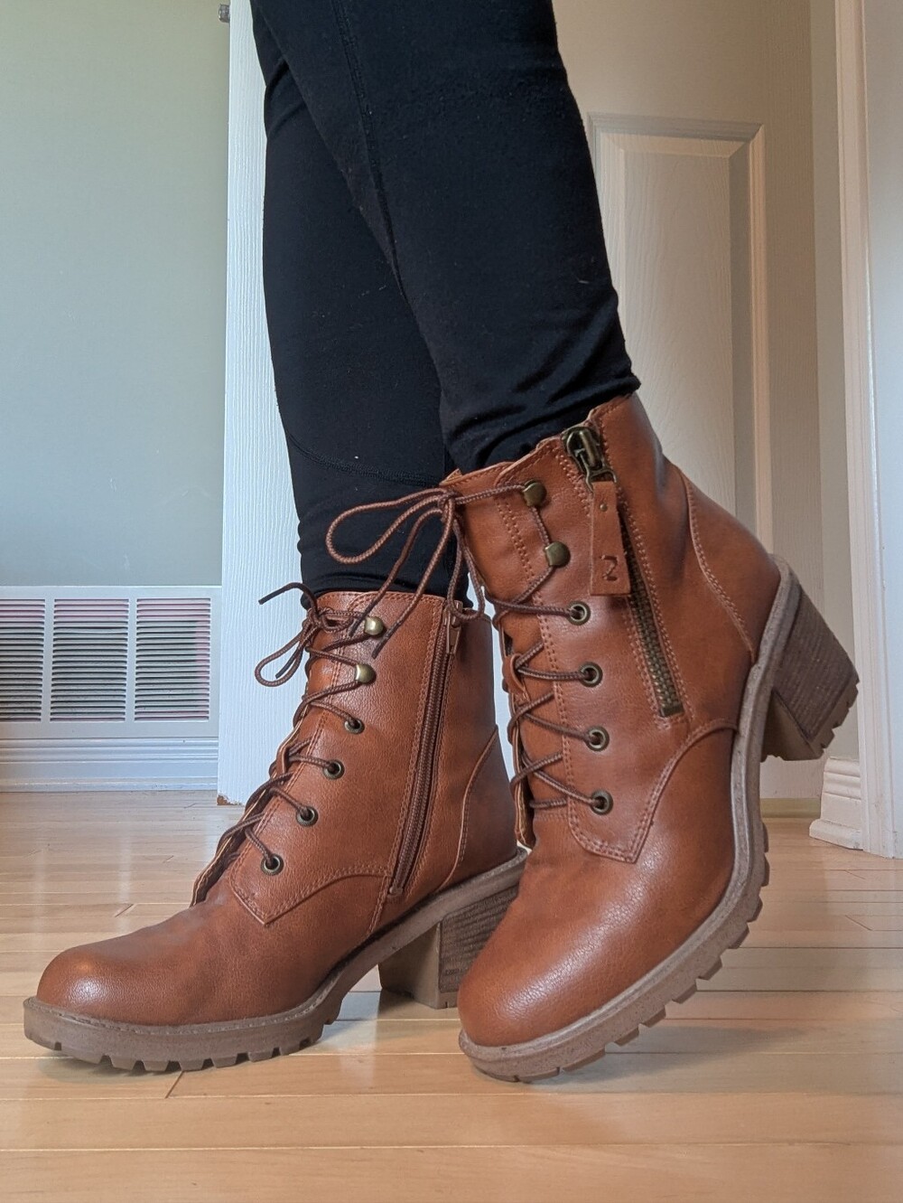 Zodiac Cognac Whiskey Laceup Booties SZ 8